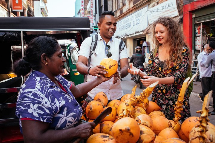 Discover where locals love to eat and taste delicious street food of Sri Lankan cuisine. 